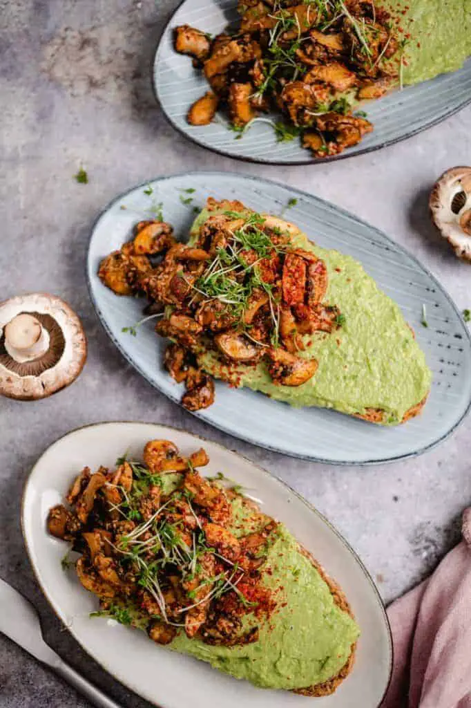 Avocado tahini bread with mushrooms