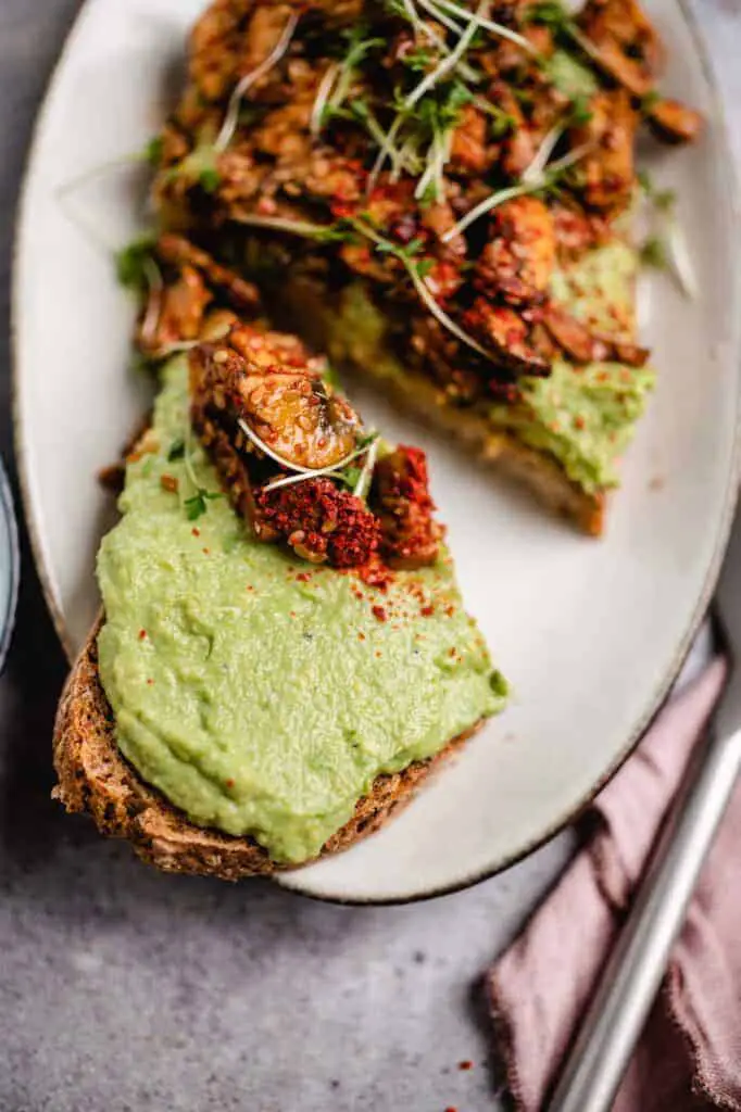 Avocado tahini bread with mushrooms