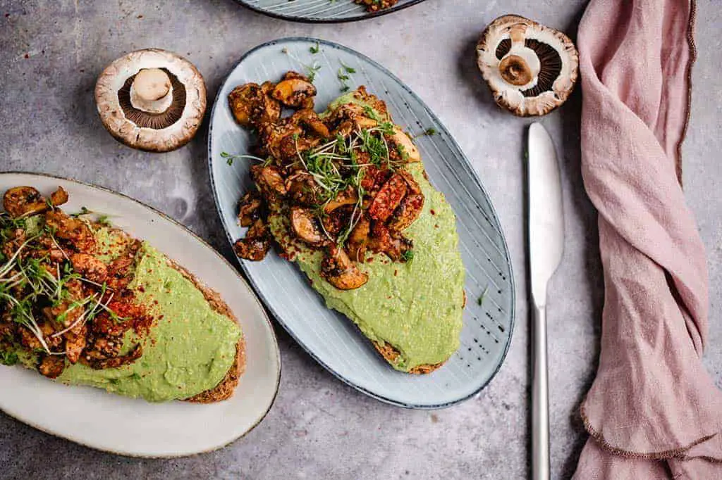 Avocado tahini bread with mushrooms
