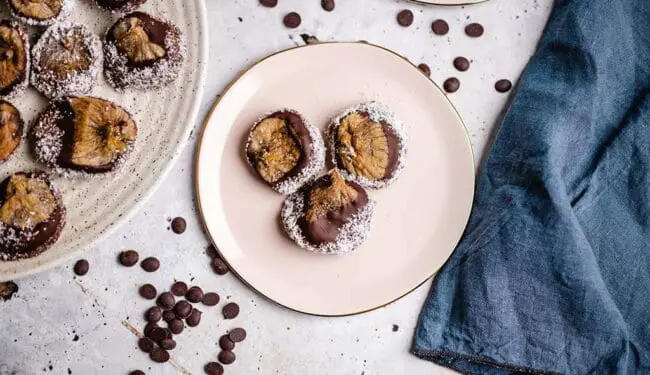 vegan chocolate coconut figs (3 ingredients)