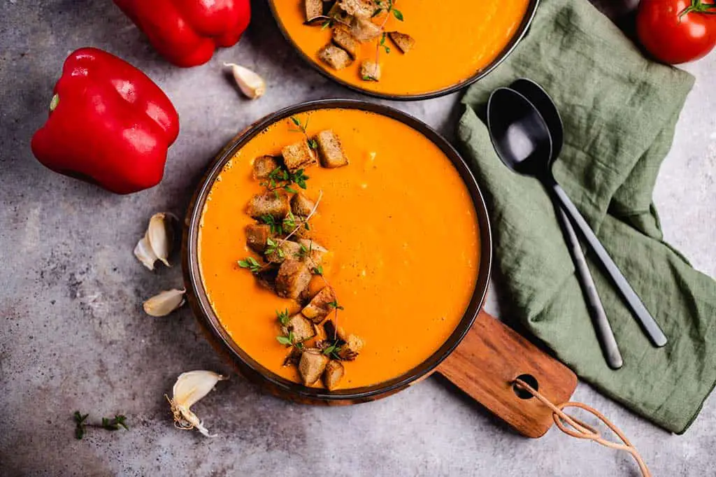 vegan roasted red bell pepper and tomato soup