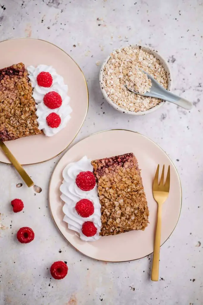 Vegan raspberry crumble slices