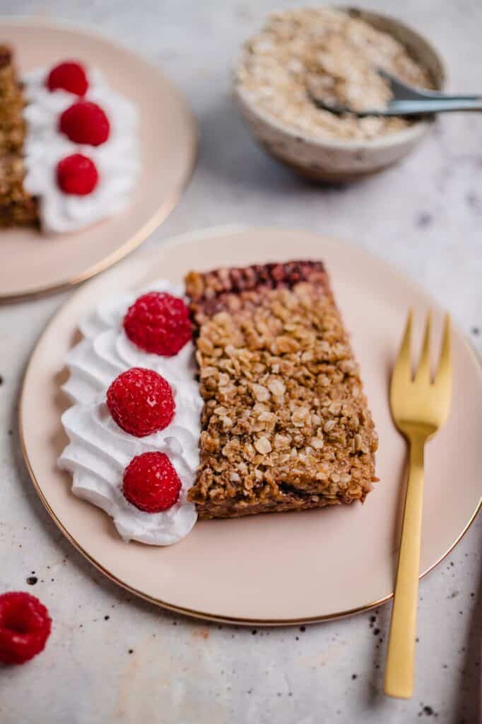 Vegan raspberry crumble slices