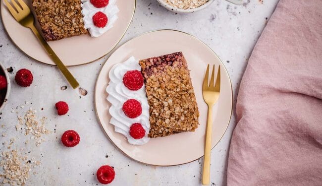 Vegan raspberry crumble slices