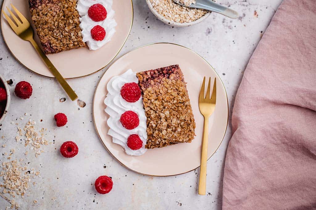 Vegan raspberry crumble slices