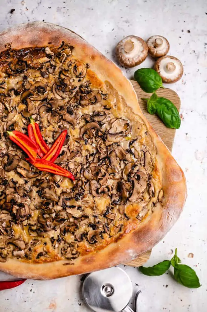 Pizza Bianco with mushrooms