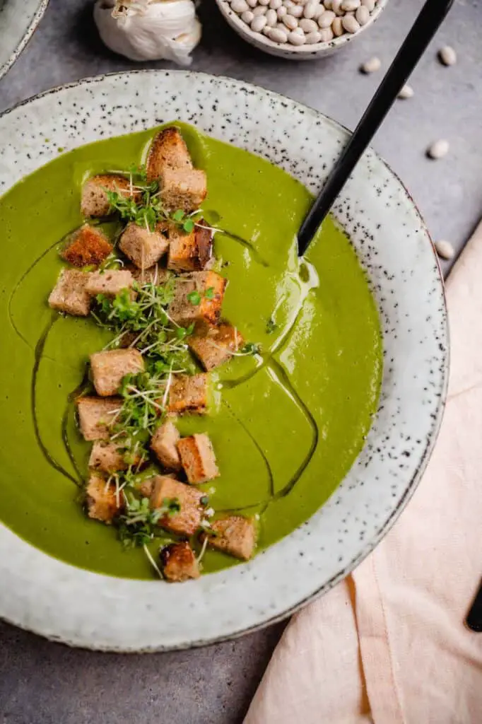 Vegan broccoli spinach soup