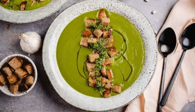 Vegan broccoli spinach soup