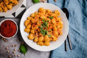 vegane Hummus Pasta mit Gochujang Sauce Rezept