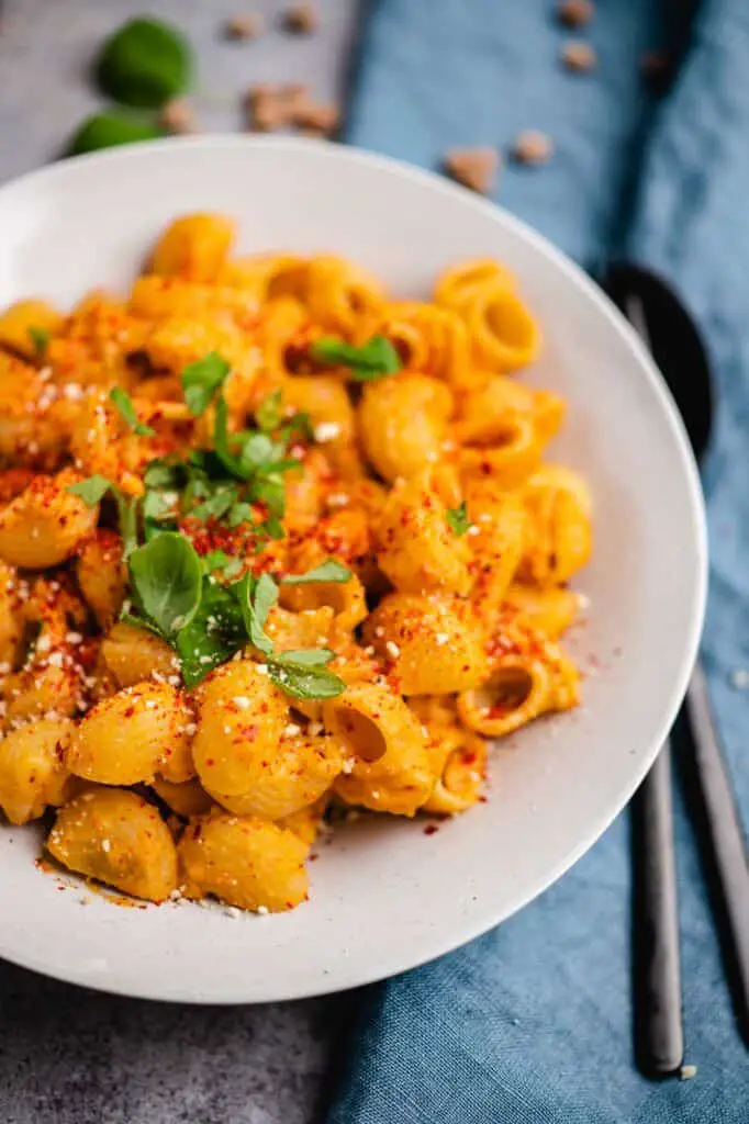 vegan hummus pasta with gochujang sauce recipe