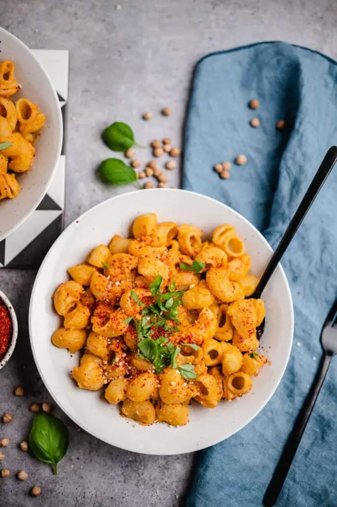 vegan hummus pasta with gochujang sauce recipe