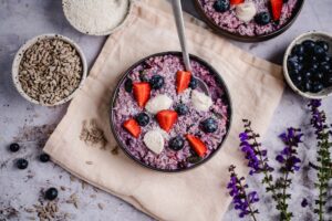 veganes Blaubeer-Kokosnuss Bircher Müsli