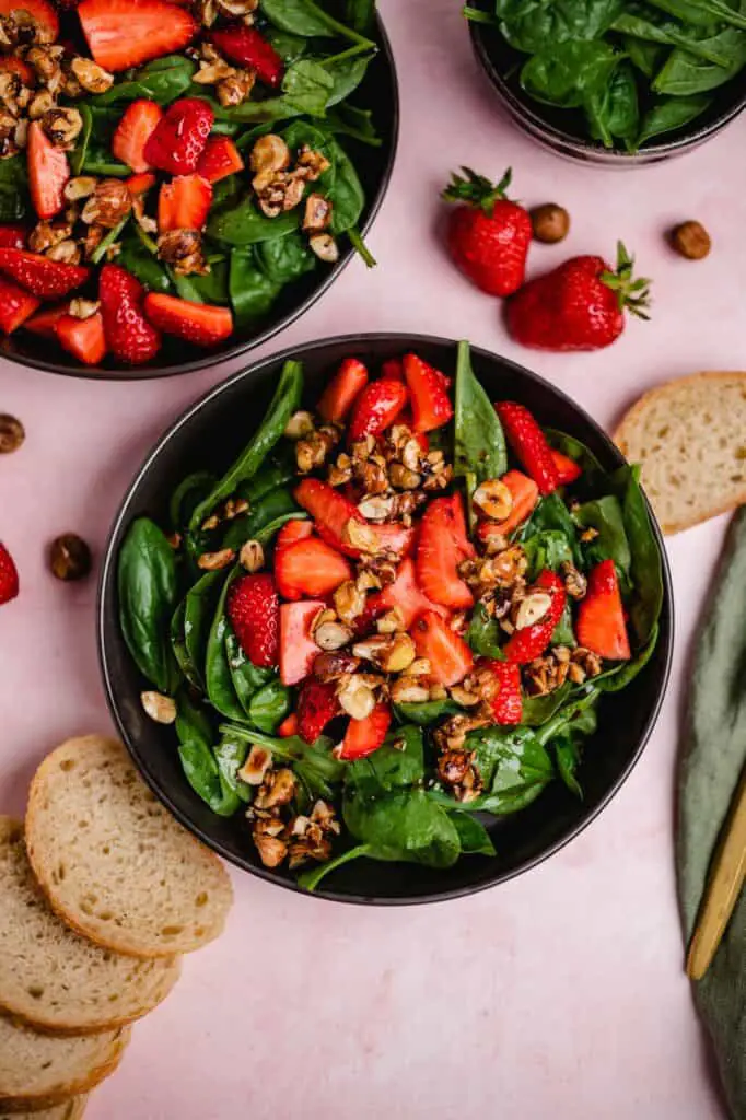 Vegan strawberry spinach salad with hazelnuts