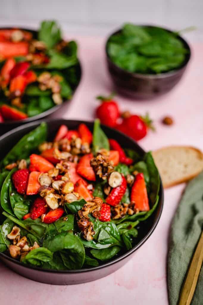 Vegan strawberry spinach salad with hazelnuts