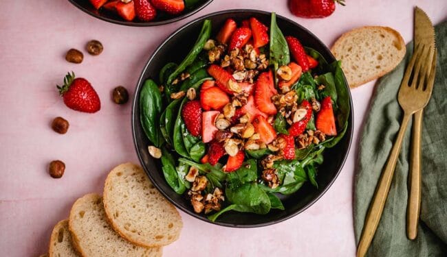 Vegan strawberry spinach salad with hazelnuts