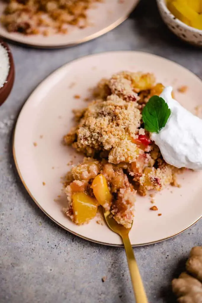 vegan rhubarb mango coconut crumble (gluten free)