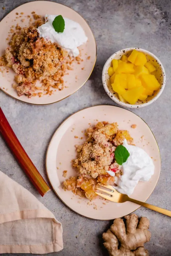 vegan rhubarb mango coconut crumble (gluten free)