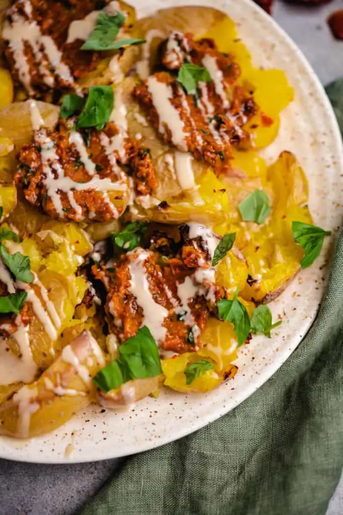 Baked potatoes with tomato pesto (Vegan) recipe