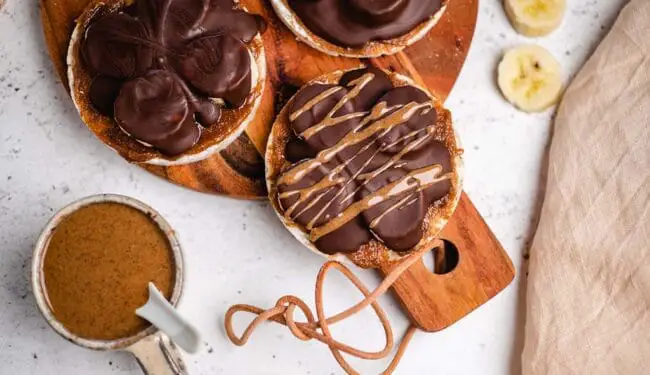 Rice wafers with nut puree and chocolate