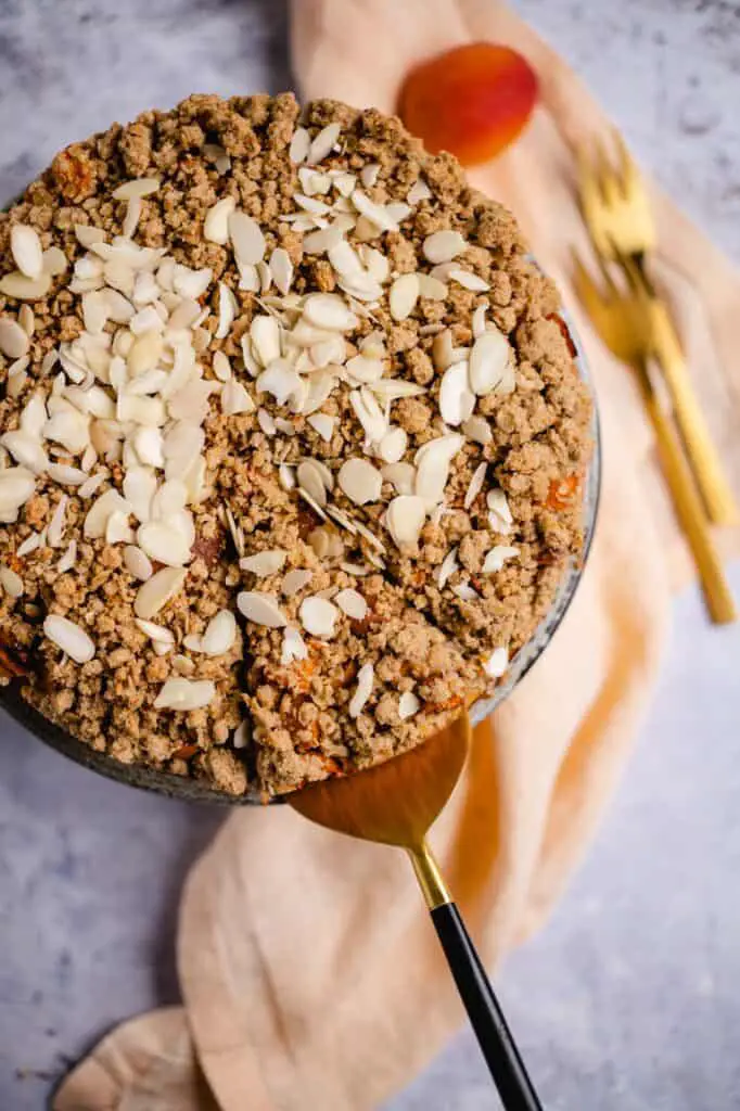 Vegan apricot crumble cake (gluten free)