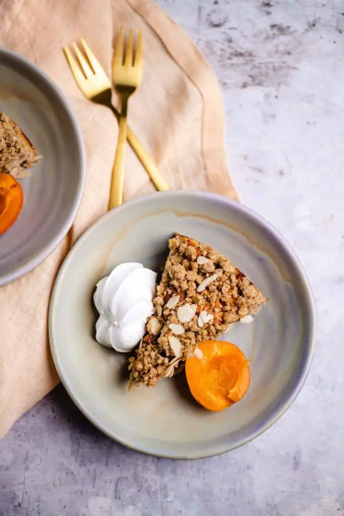 Vegan apricot crumble cake (gluten free)