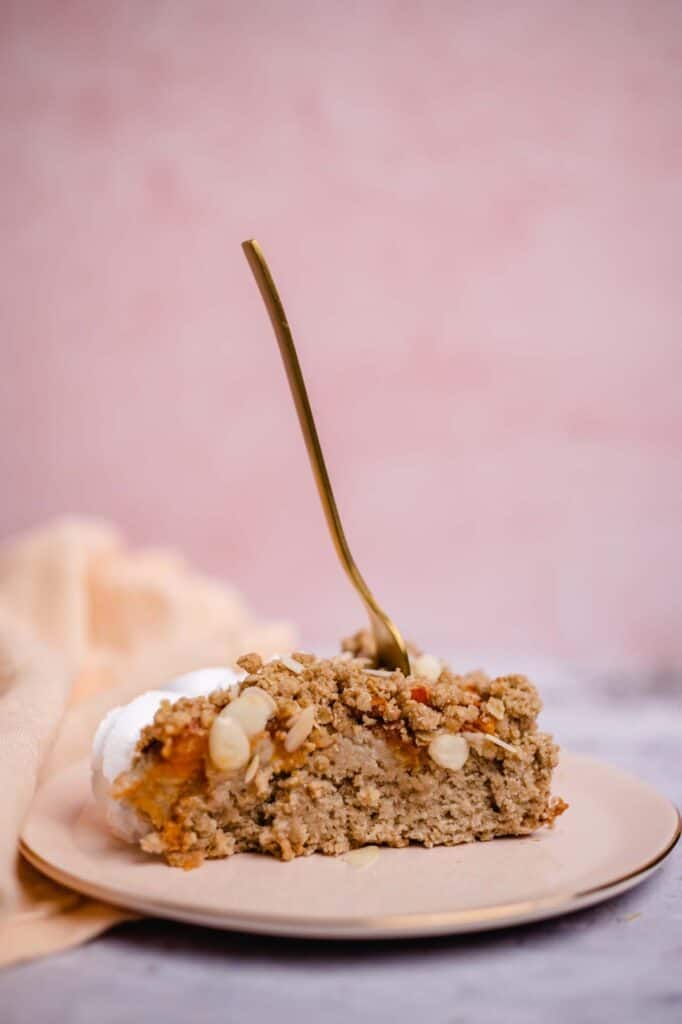 Vegan apricot crumble cake (gluten free)