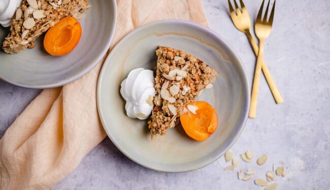 Vegan apricot crumble cake (gluten free)