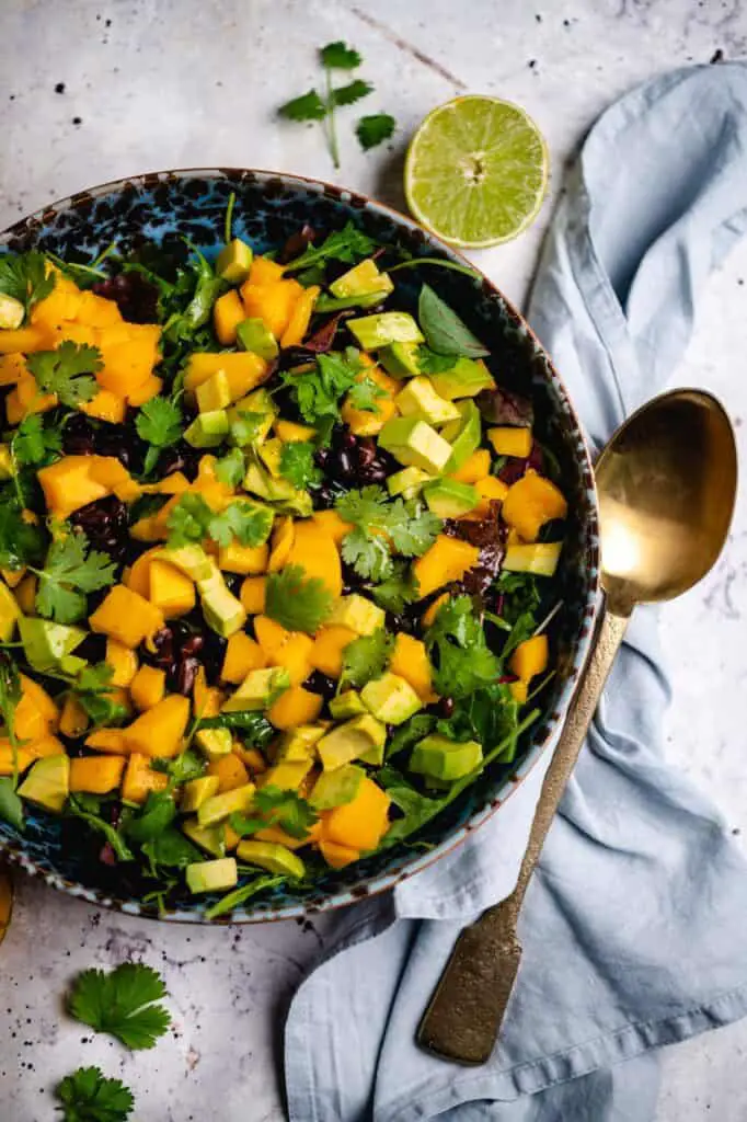 Vegan salad with mango and black beans recipe