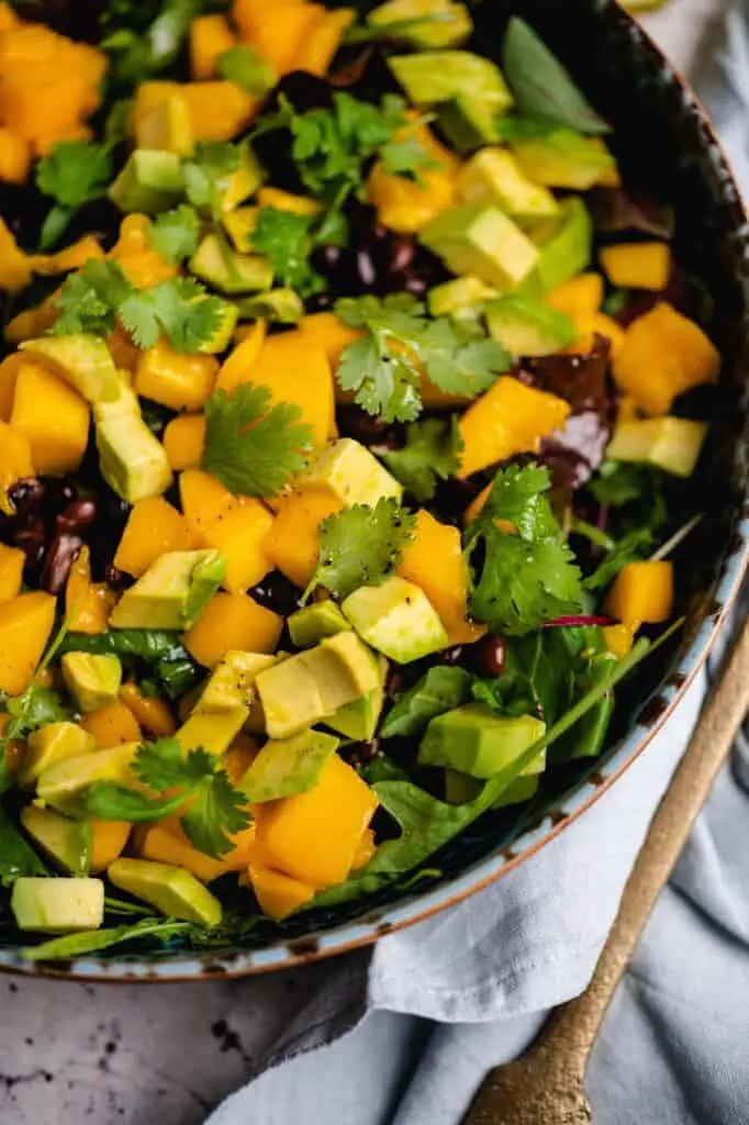 Vegan salad with mango and black beans recipe