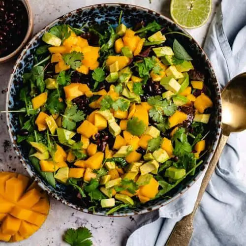 Vegan salad with mango and black beans recipe