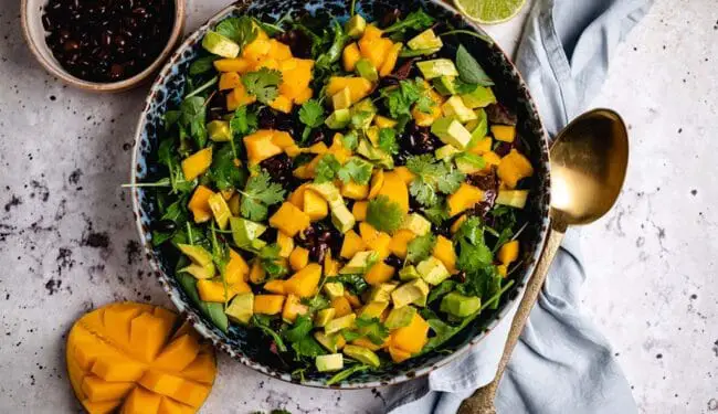 Vegan salad with mango and black beans recipe