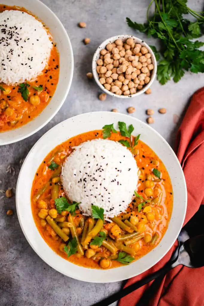 Yellow curry with green beans