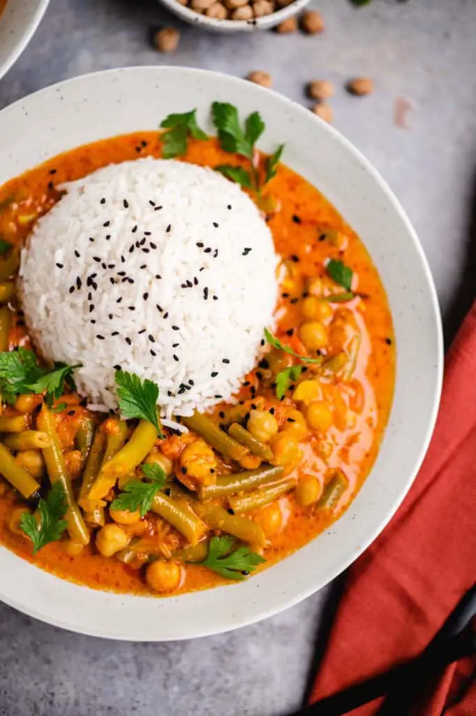 Yellow curry with green beans