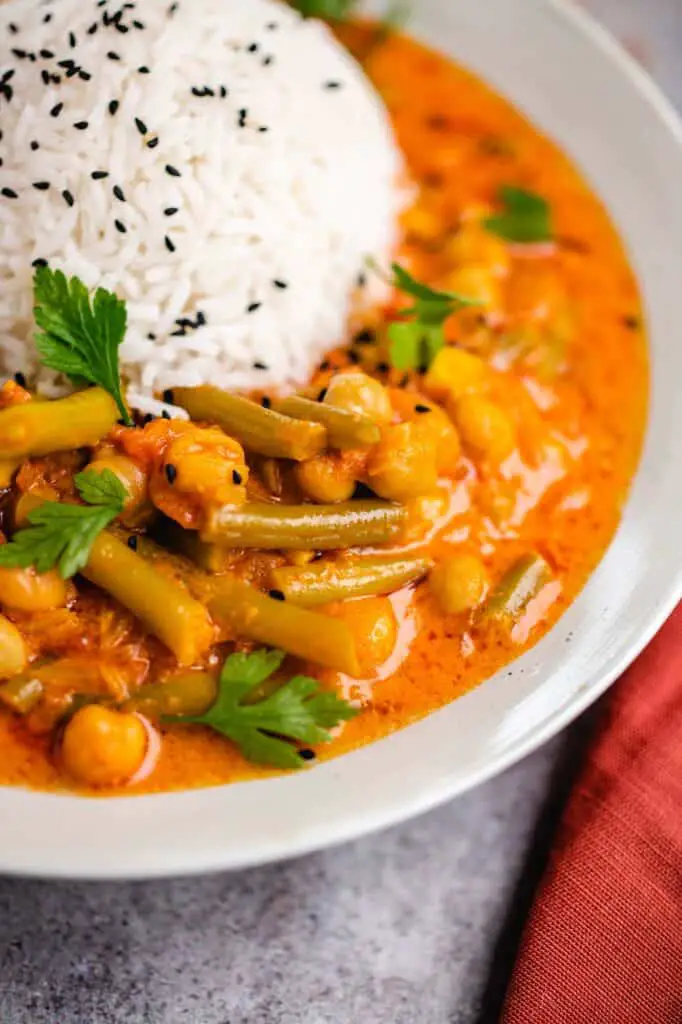 Yellow curry with green beans