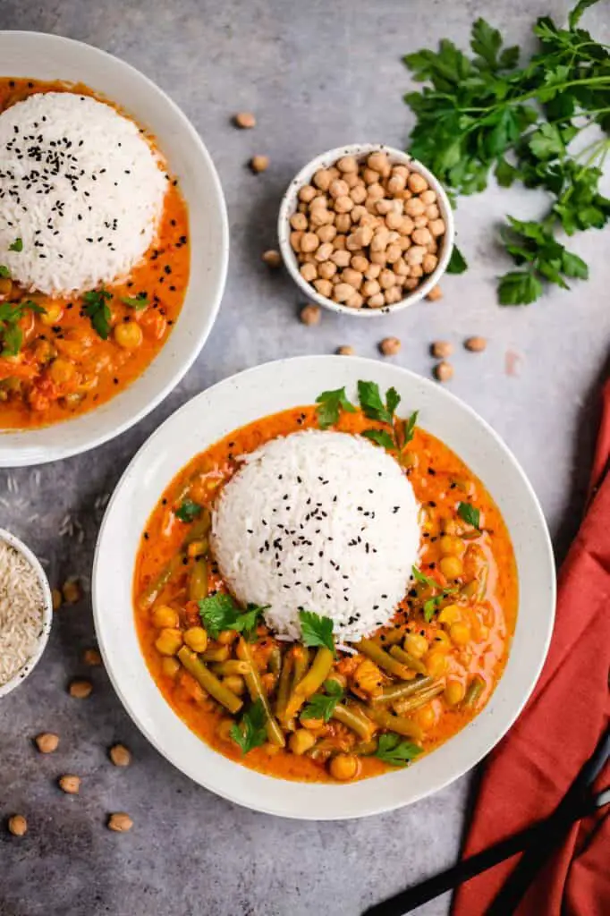 Yellow curry with green beans