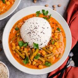 Yellow curry with green beans