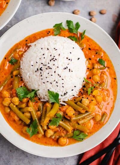 Yellow curry with green beans