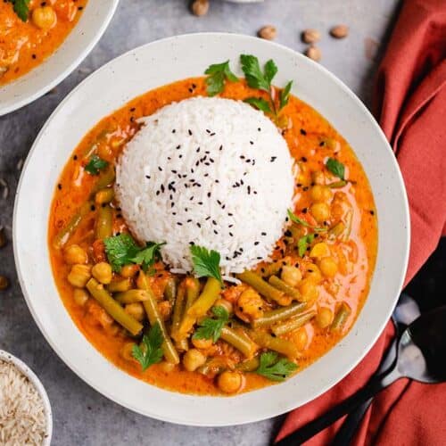 Yellow curry with green beans