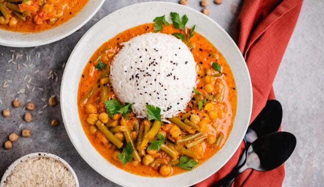 Yellow curry with green beans