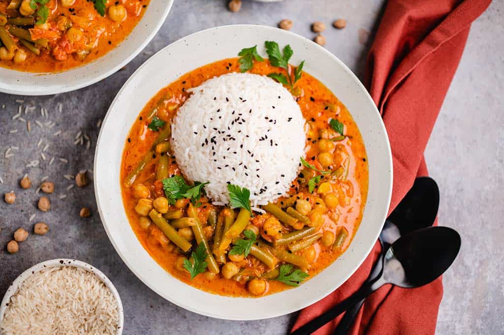 Yellow curry with green beans