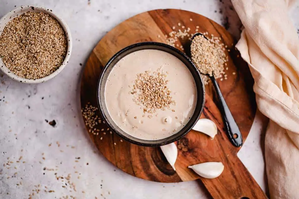 Einraches Tahini Dressing Rezept (vegan)