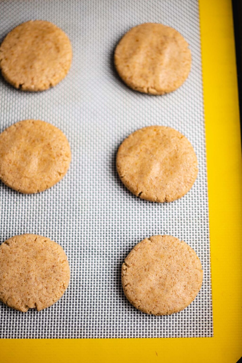 Halloween cookies with spider web pattern — VEGANE VIBES