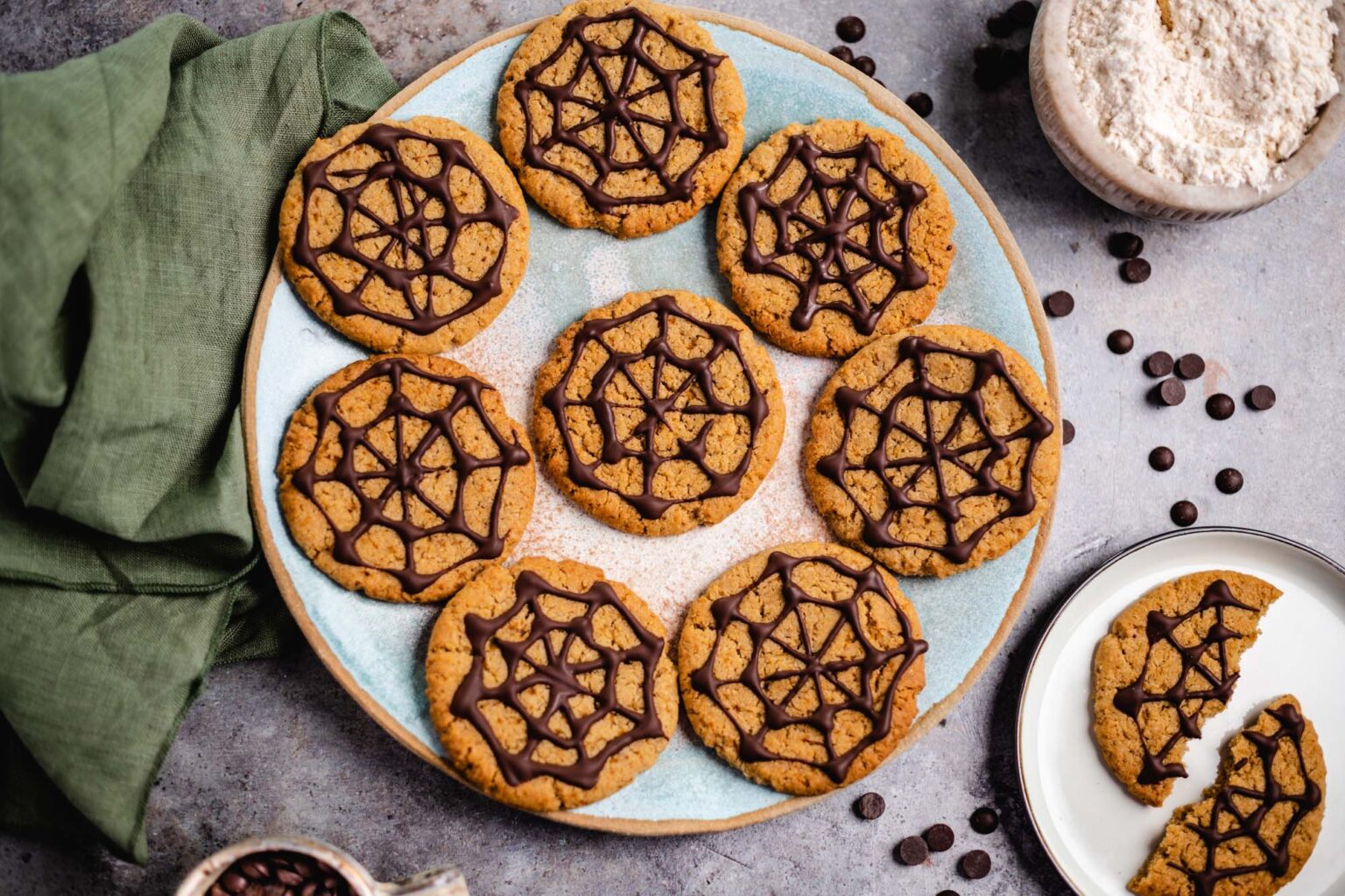 Halloween cookies with spider web pattern — VEGANE VIBES
