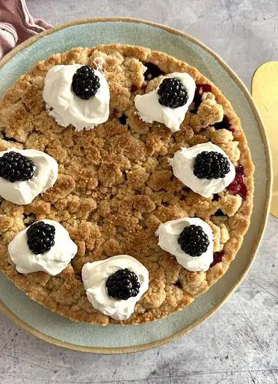 Veganer Brombeer-Streuselkuchen (Rezept)
